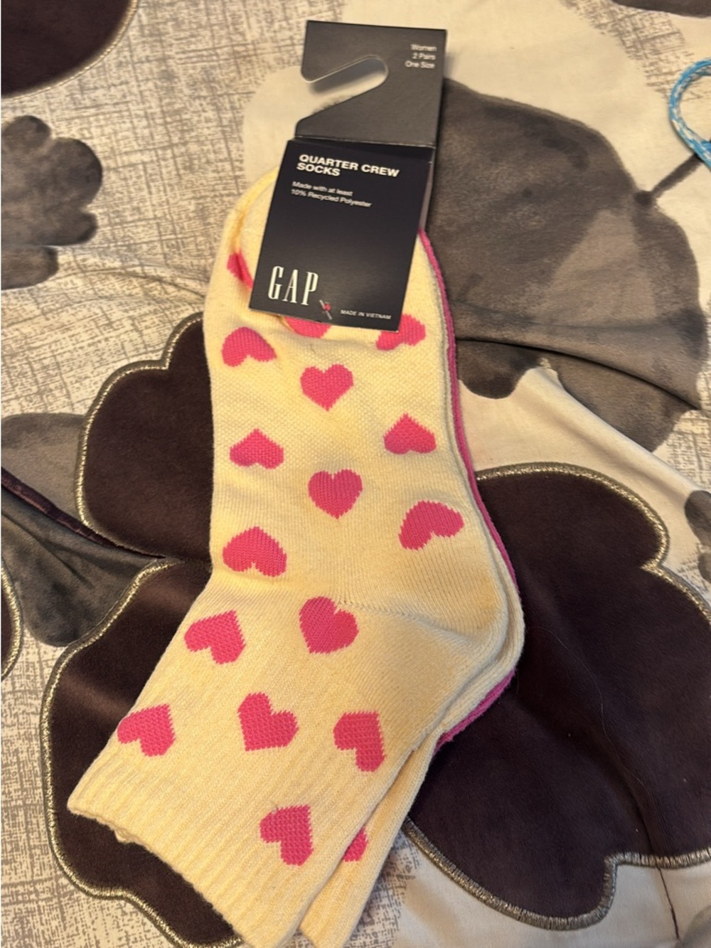 GAP Cream Quarter-Crew Socks with Pink Heart Pattern